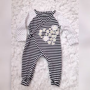 Baby girl daisies+ stripes onesie 🌼